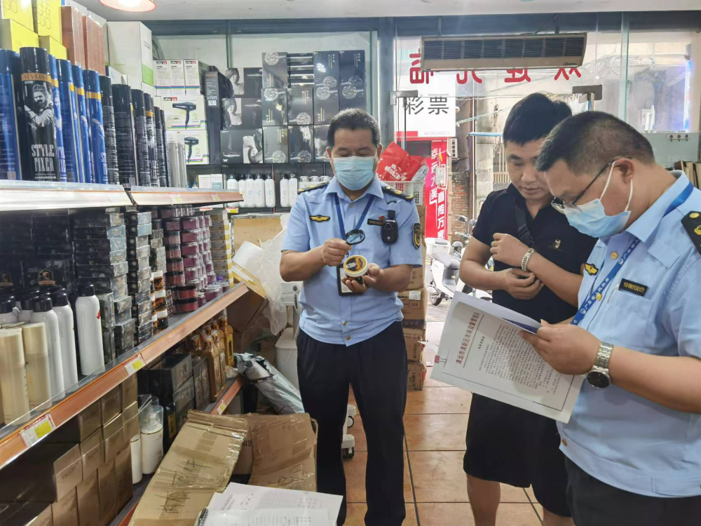 清城區(qū)查辦宣促一體推進化妝品“線上凈網線下清源”專項整治3.jpg
